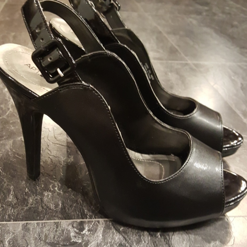 Peep toe heels
